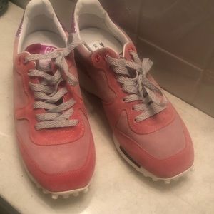 NWOT golden Goose Starlight Sneakers